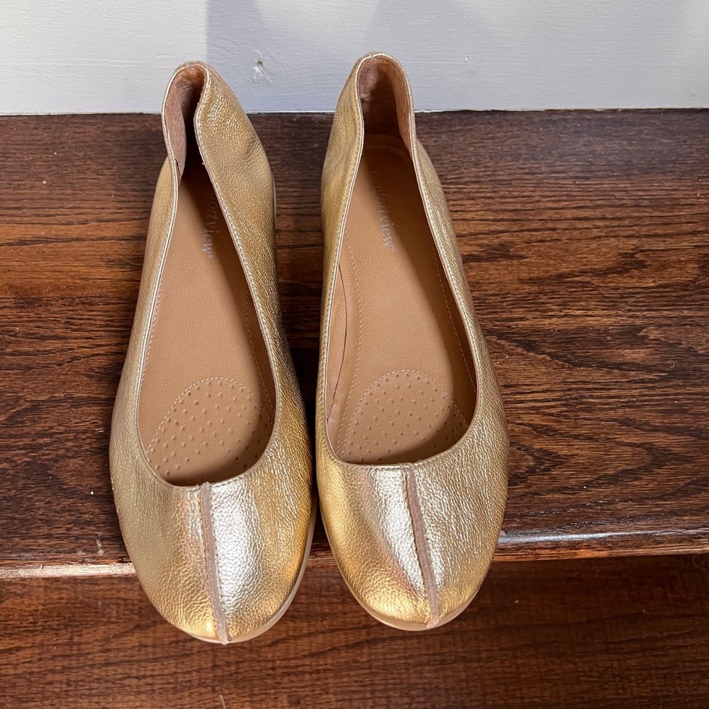 Comfortview Golden leather flats 8.5W